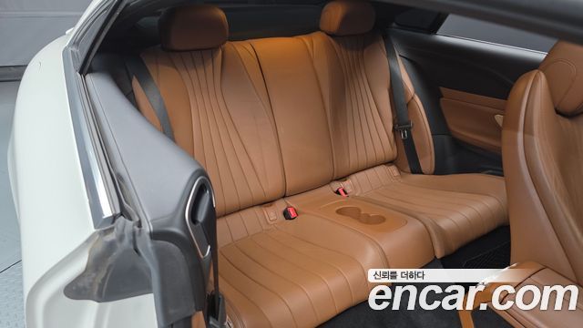 Mercedes-Benz E-Class 2019 — photo 12