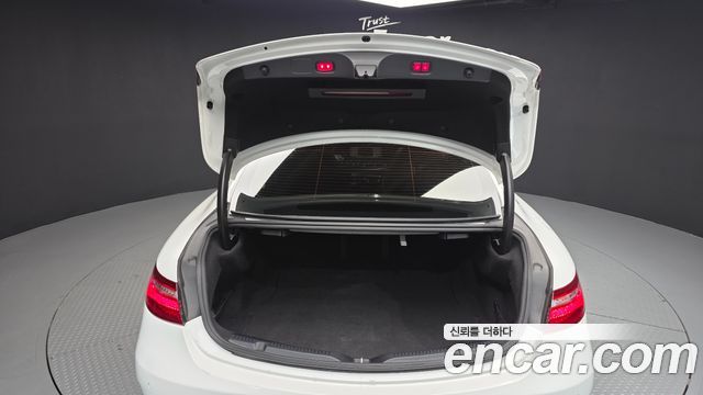 Mercedes-Benz E-Class 2019 — photo 20