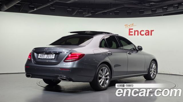 Mercedes-Benz E-Class 2017 — photo 2