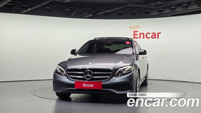 Mercedes-Benz E-Class 2017 — photo 3