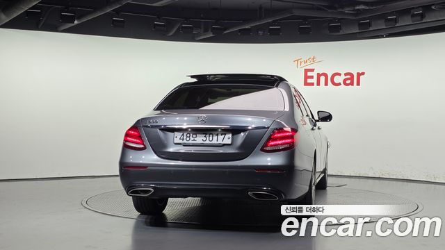 Mercedes-Benz E-Class 2017 — photo 4