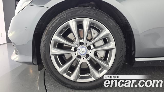 Mercedes-Benz E-Class 2017 — photo 5