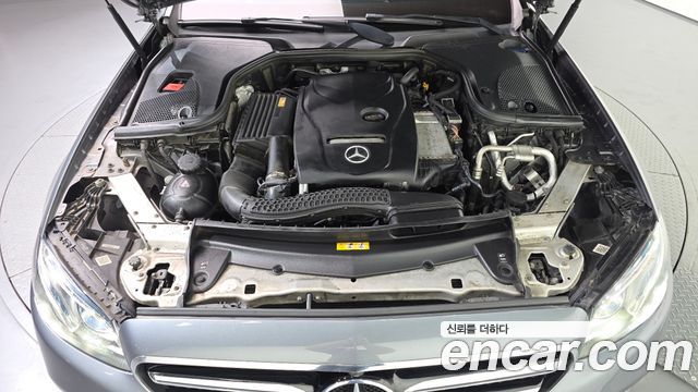 Mercedes-Benz E-Class 2017 — photo 6