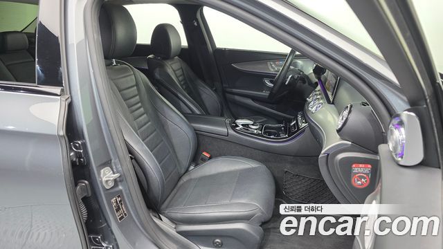 Mercedes-Benz E-Class 2017 — photo 11