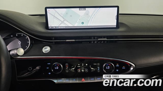 Genesis GV70 2021 — photo 16