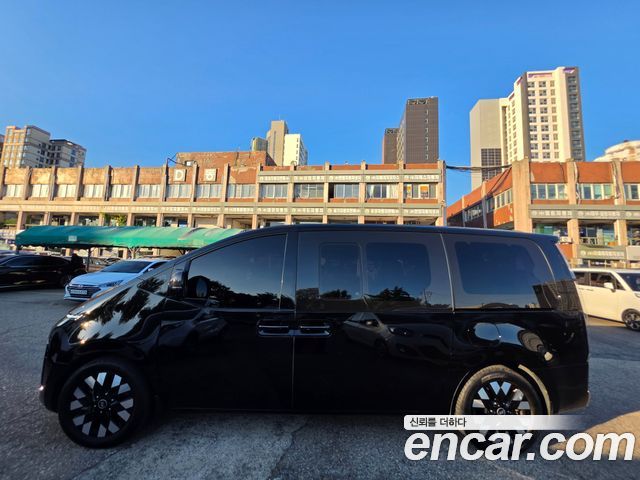 Hyundai Staria 2025 — photo 2