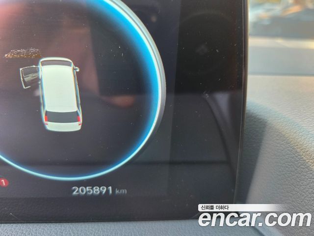Hyundai Staria 2025 — photo 8
