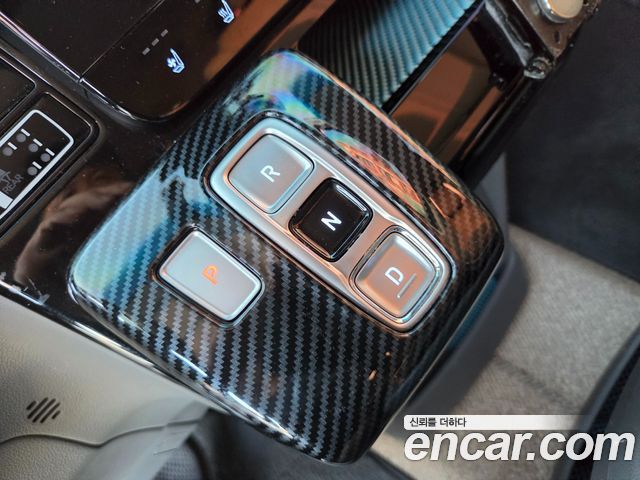 Hyundai Staria 2025 — photo 9