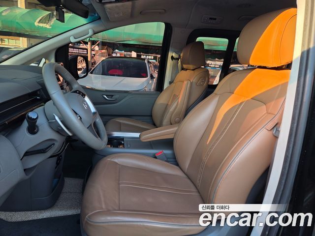 Hyundai Staria 2025 — photo 10