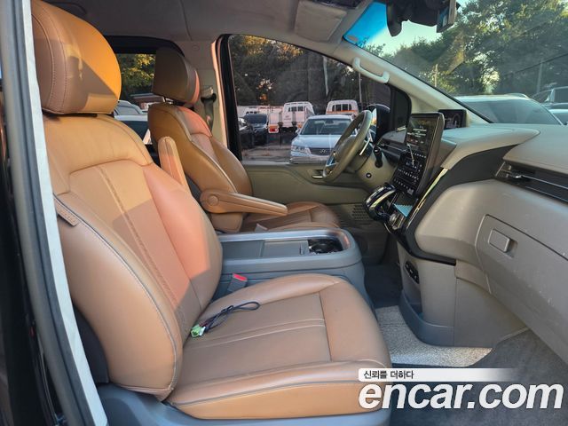 Hyundai Staria 2025 — photo 11