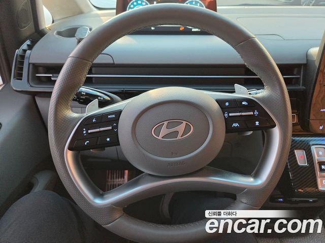 Hyundai Staria 2025 — photo 15