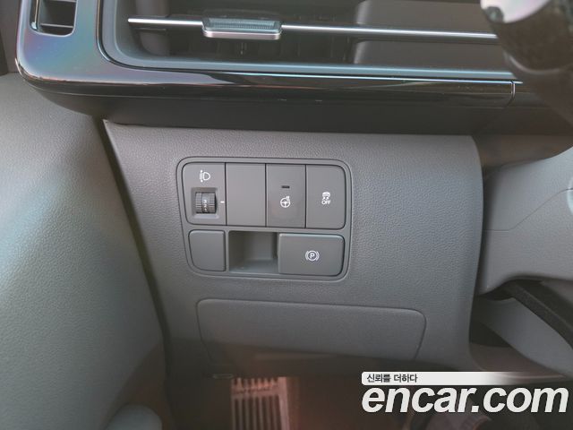 Hyundai Staria 2025 — photo 16