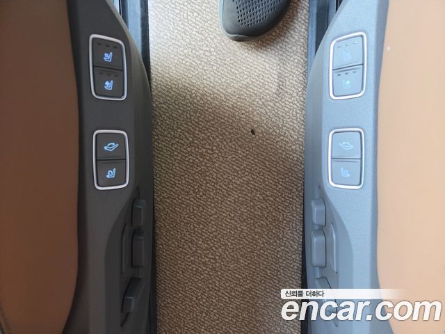 Hyundai Staria 2025 — photo 17