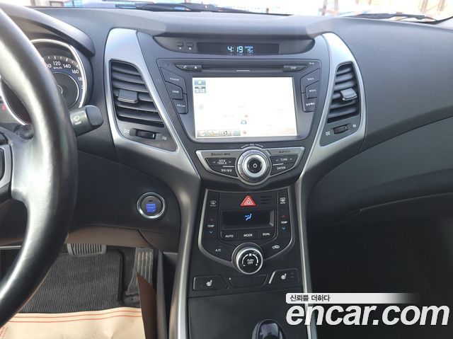 Hyundai AVANTE 2015 — photo 9