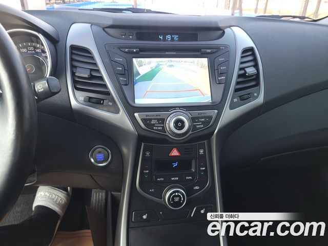 Hyundai AVANTE 2015 — photo 10