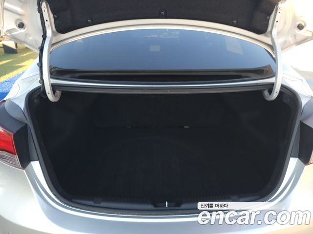 Hyundai AVANTE 2015 — photo 13