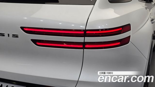 Genesis GV70 2025 — photo 9