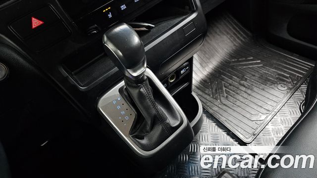 Hyundai Staria 2022 — photo 12