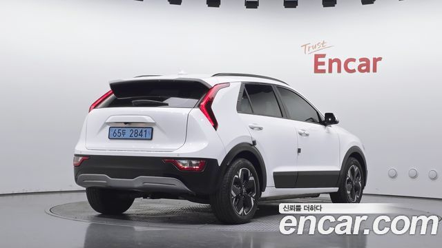 Kia Niro 2023 — photo 2