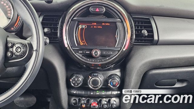 Mini Cooper 2018 — photo 19