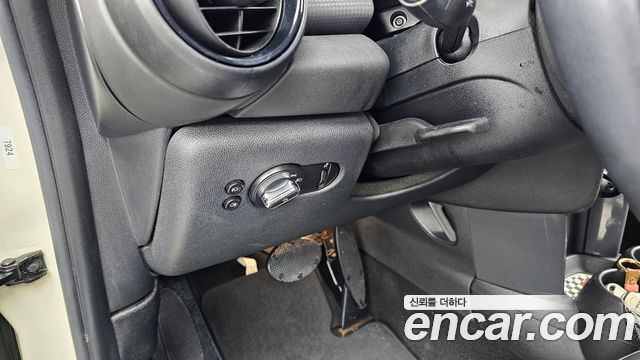 Mini Cooper 2018 — photo 26