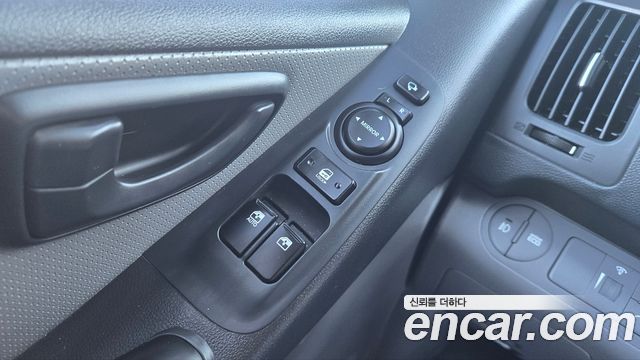 Hyundai Starex 2019 — photo 12