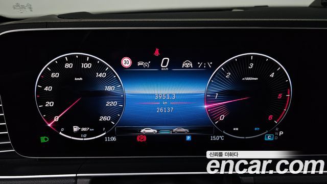 Mercedes-Benz GLE-Class 2024 — photo 8