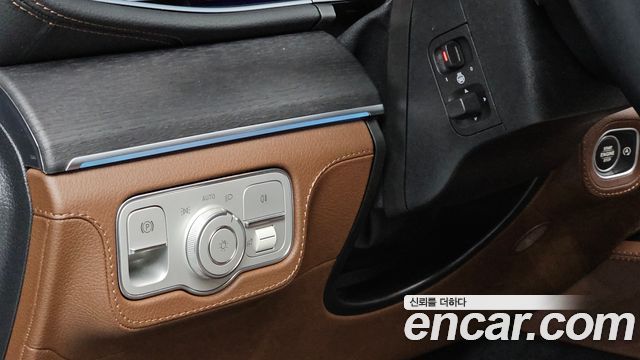 Mercedes-Benz GLE-Class 2024 — photo 13