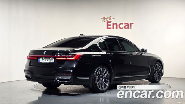 BMW 7-Series 2022 — photo 2