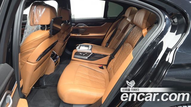 BMW 7-Series 2022 — photo 17