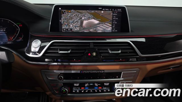 BMW 7-Series 2022 — photo 18