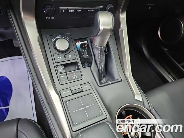Lexus NX 2016 — photo 8