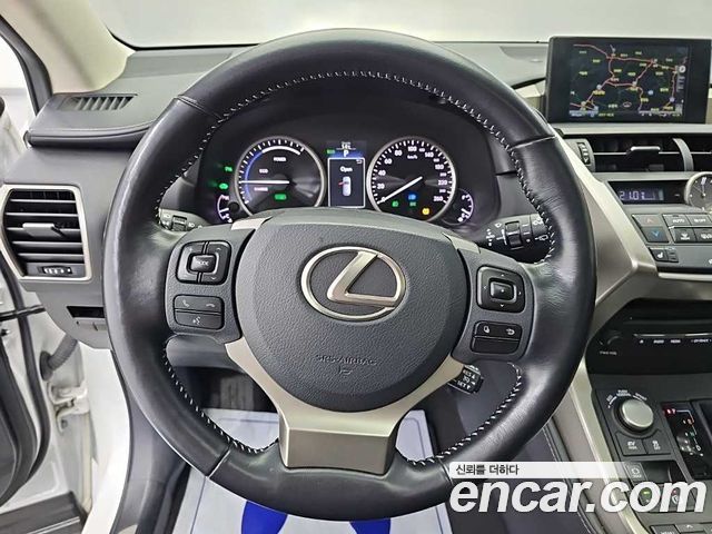 Lexus NX 2016 — photo 9
