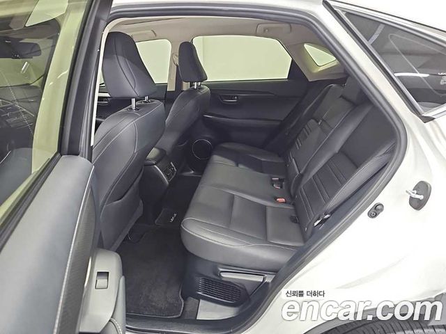 Lexus NX 2016 — photo 12