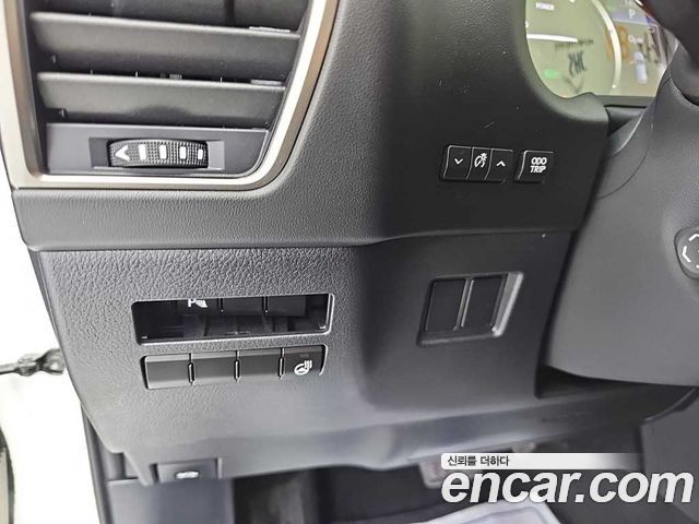 Lexus NX 2016 — photo 18