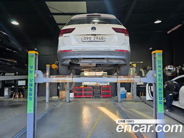Volkswagen Tiguan 2018 — photo 2