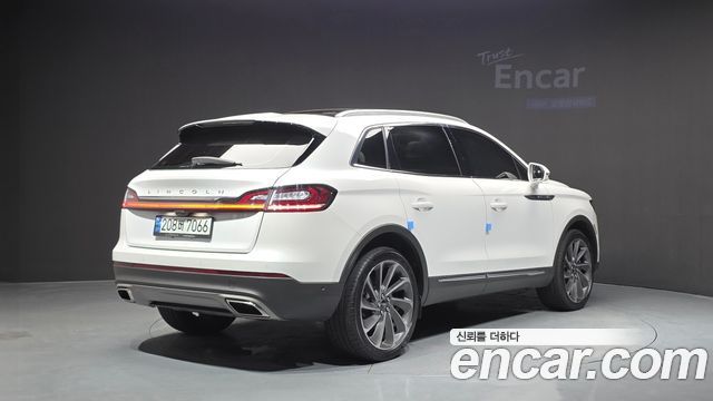 Lincoln Nautilus 2022 — photo 2