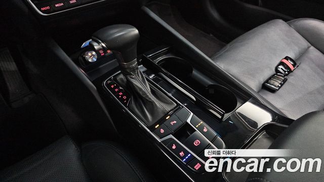 Kia K7 2017 — photo 9