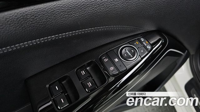 Kia K7 2017 — photo 15
