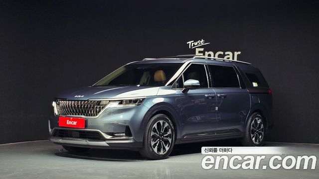 Kia Canival 2023 — photo 1