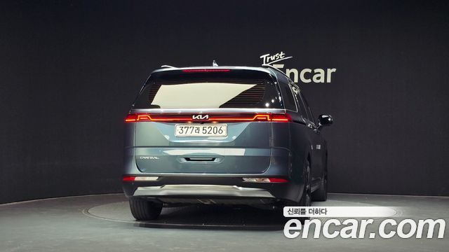 Kia Canival 2023 — photo 4