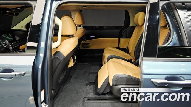 Kia Canival 2023 — photo 11