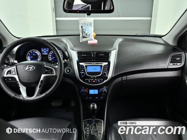 Hyundai Accent 2012 — photo 7