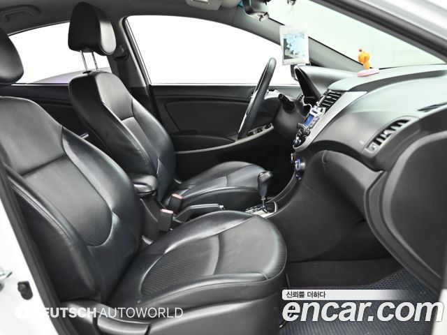 Hyundai Accent 2012 — photo 10