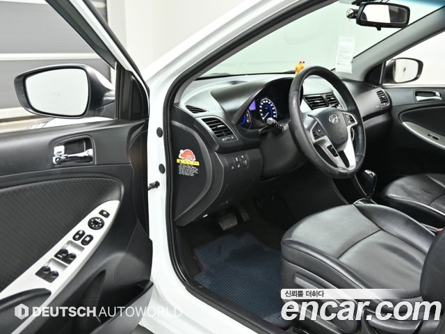 Hyundai Accent 2012 — photo 11