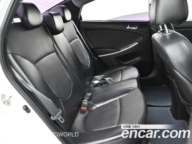 Hyundai Accent 2012 — photo 12