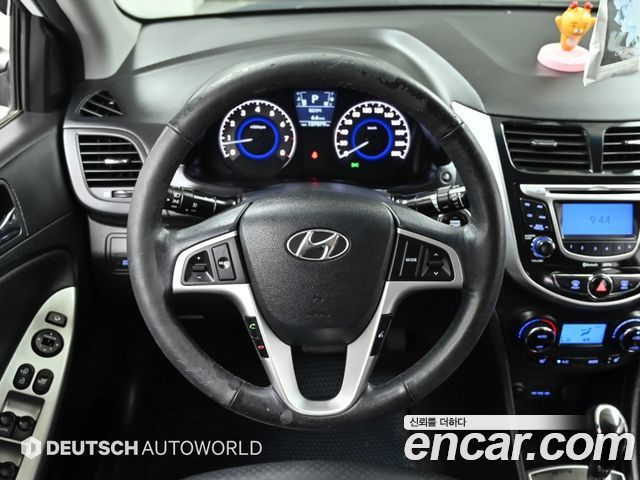 Hyundai Accent 2012 — photo 13