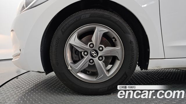 Hyundai AVANTE 2016 — photo 5
