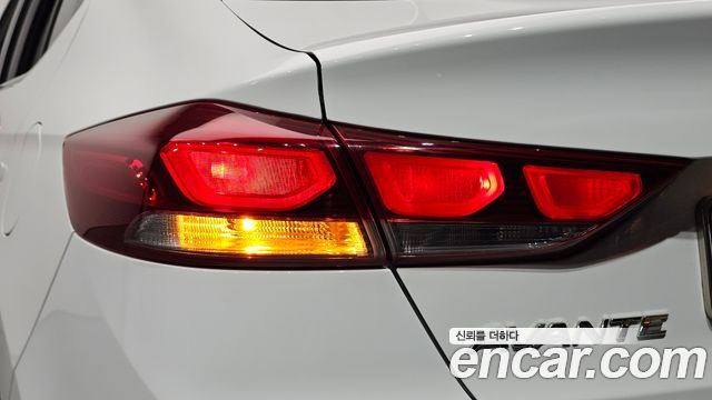 Hyundai AVANTE 2016 — photo 9