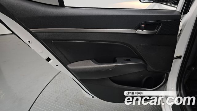 Hyundai AVANTE 2016 — photo 15